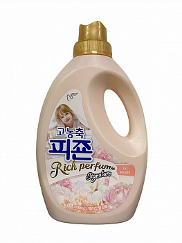Pigeon Кондиционер для белья "Rich Perfume SIGNATURE", парфюмированный, супер-концентрат с ароматом Фиеста 2 л